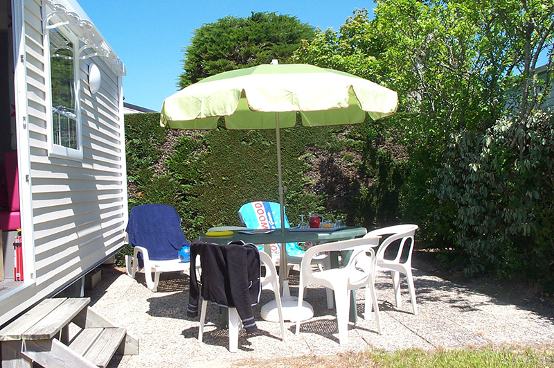 Mobil-home Ophéa 2/4 personnes – 2 chambres – 26 m² avec terrasse en location au camping la Buzelière, camping 4 étoiles en Vendée