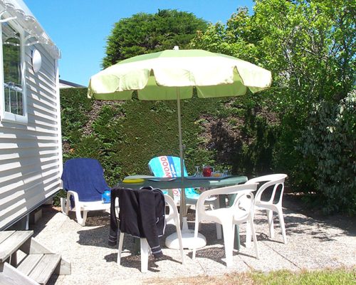 Mobil-home Ophéa 2/4 personnes – 2 chambres – 26 m² avec terrasse en location au camping la Buzelière, camping 4 étoiles en Vendée